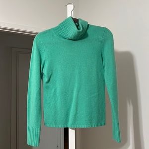 Mint/pea green cashmere turtleneck